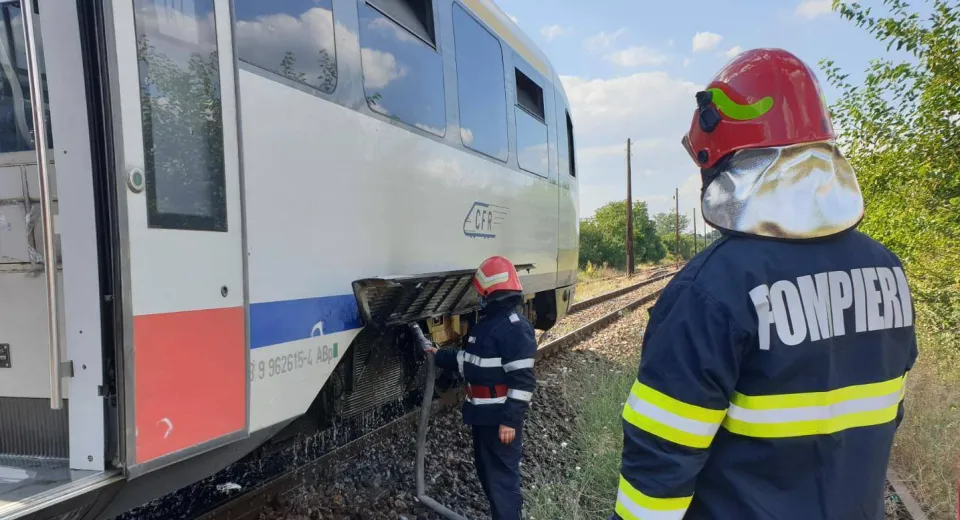 Foto Incendiu la un tren care staționa într-o gară din Olt 