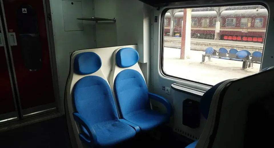 Foto Șef de tren, prins băut la serviciu