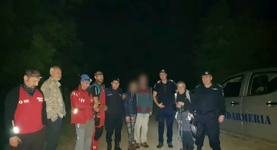 Foto Turiști rătăciți în zona Schitului Iezer, salvați de jandarmi și salvamontiști 