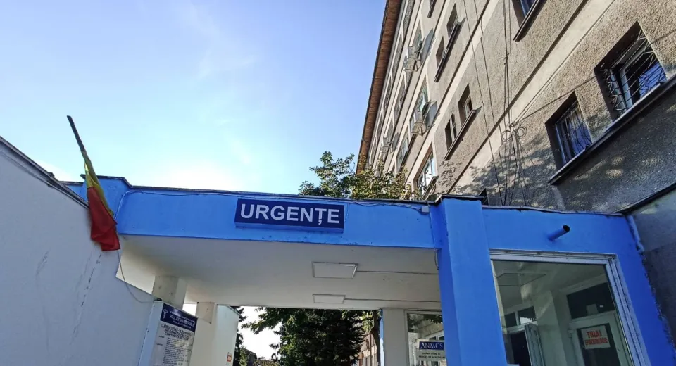 Foto GORJ: Angajat al Spitalului Târgu Jiu, prins cu mâncarea-n portbagaj. Fura alimente din cantina instituției 