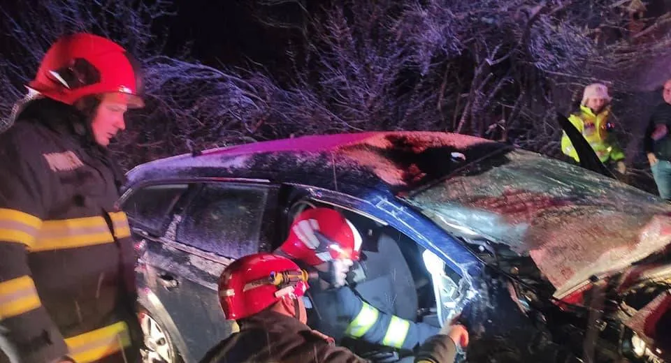 Foto Patru persoane au ajuns la spital, în urma unui accident rutier petrecut în județul Vâlcea