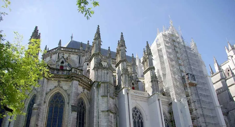 Foto Imigrant african, arestat în ancheta privind incendierea Catedralei din Nantes