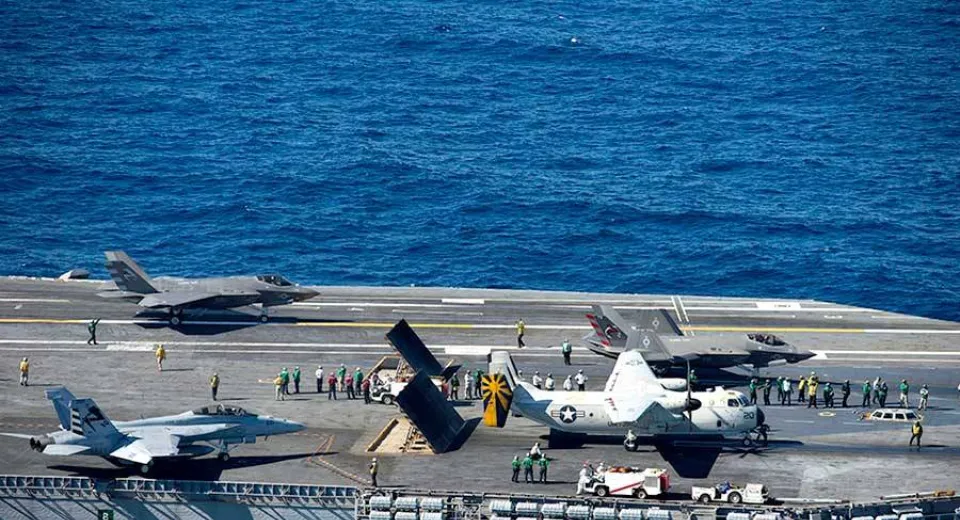 Foto Un portavion american a efectuat exerciţii în Marea Chinei de Sud